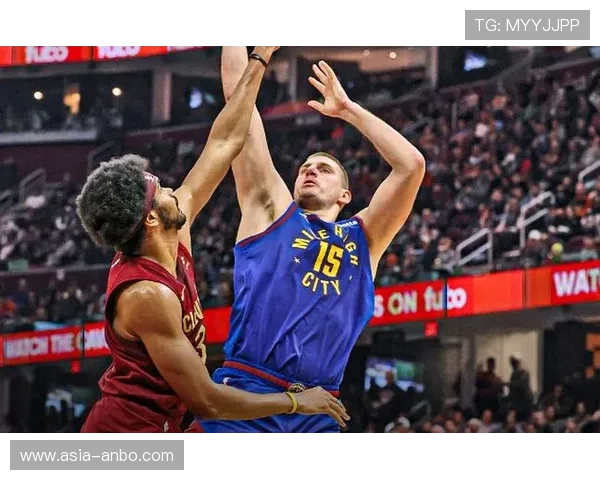 维拉高压逼抢显效，曼联残阵中场失控致客场失利